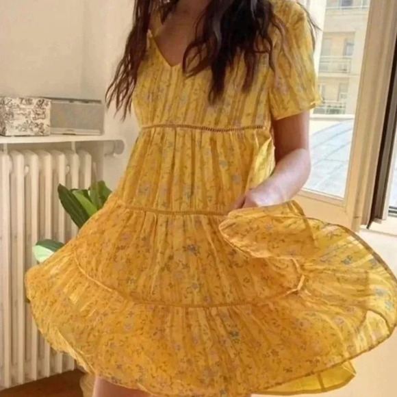 Urban Outfitters Yellow Gold Pippa Chiffon Tiered Floral Mini Dress Size XS - Picture 1 of 14